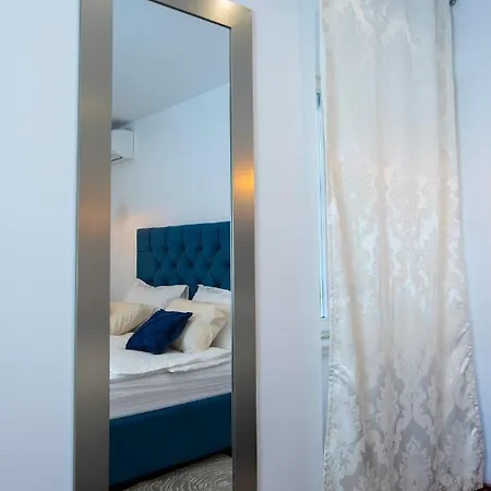 Apartment Ideal #1 Split