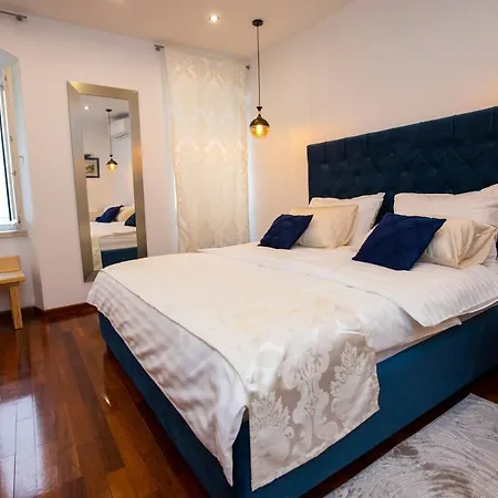 Apartment Ideal #1 Split