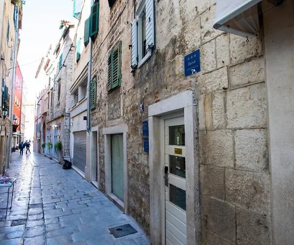 Apartment Ideal #1 Split